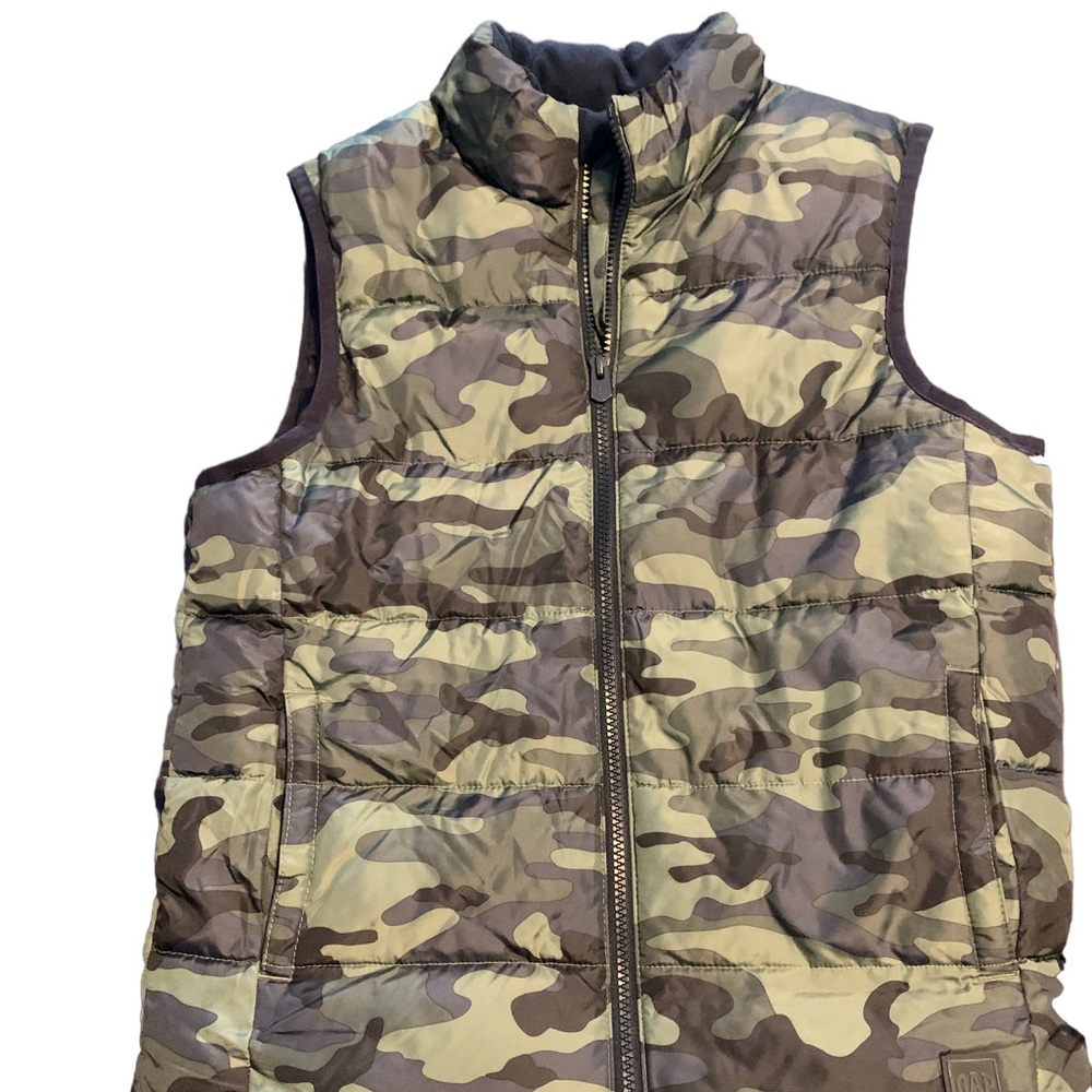 GAP Boys camo puffy vest- perfect for layering in fall!